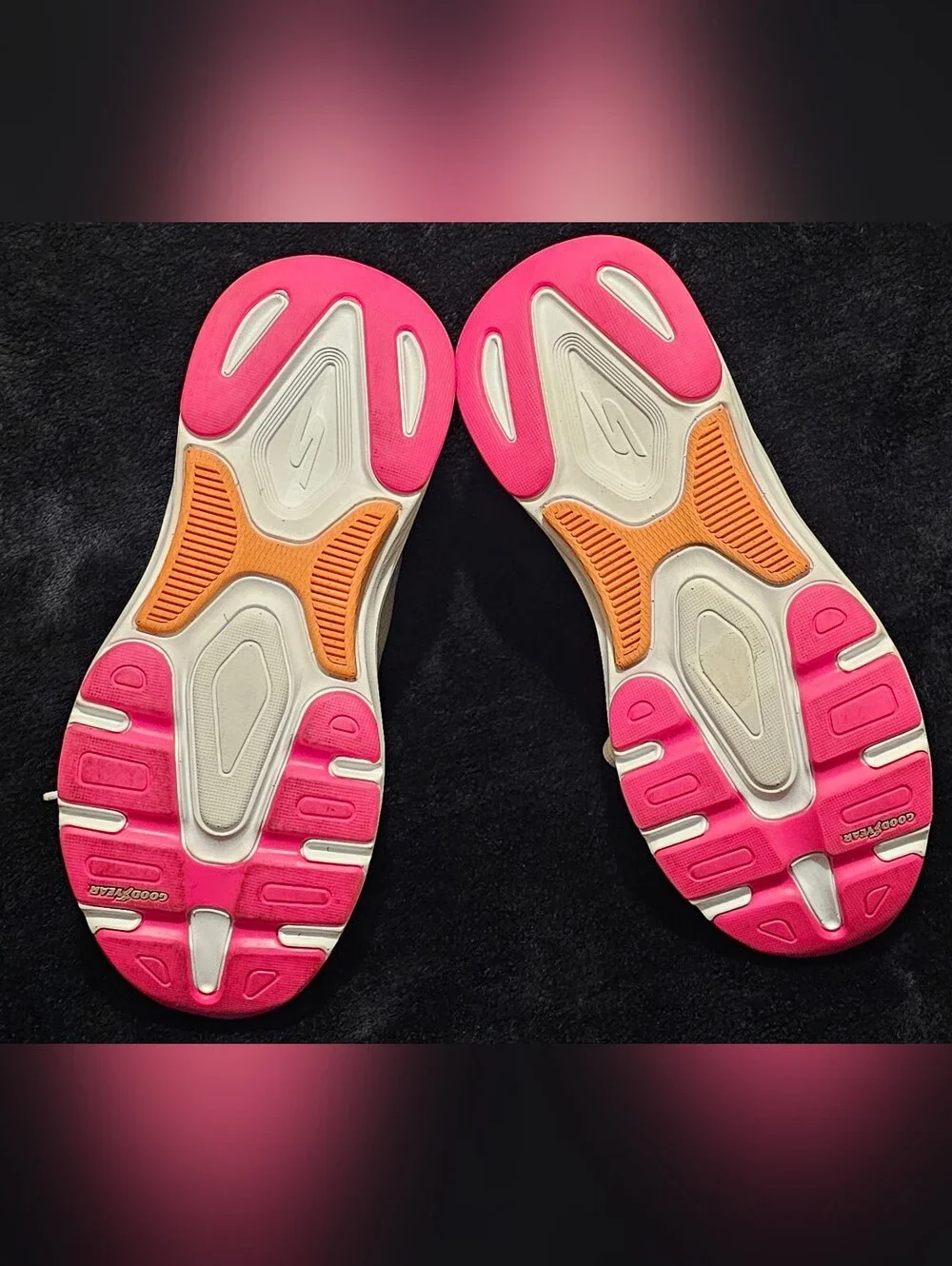 Skechers Max Cushioning Arch Fit sneakers
